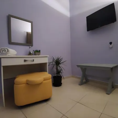 דירה Karma - 2 Bedroom זקינטוס טאון